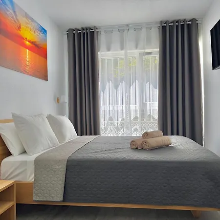 Sagra Hotel *